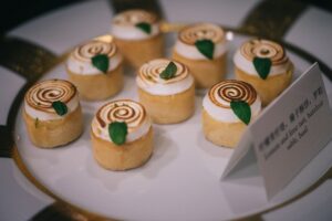 mini wedding desserts